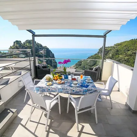 Admiring Amalfi Vakantiehuis Scala