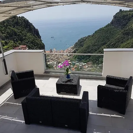 Admiring Amalfi Scala