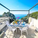 Admiring Amalfi * سكالا