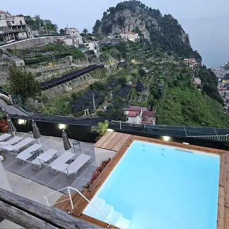 Admiring Amalfi 度假居 *