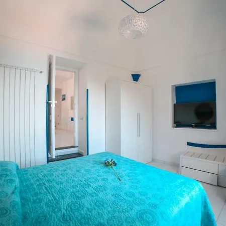 Admiring Amalfi سكالا