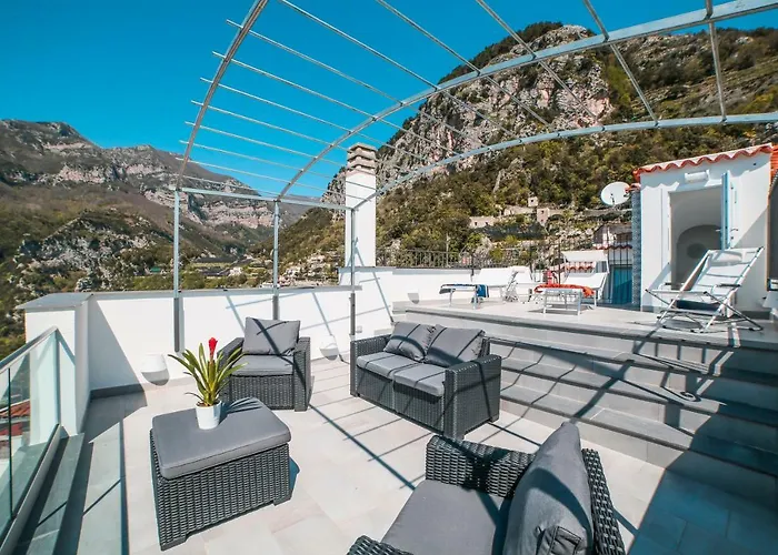 Admiring Amalfi Scala