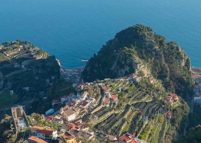 Admiring Amalfi Scala