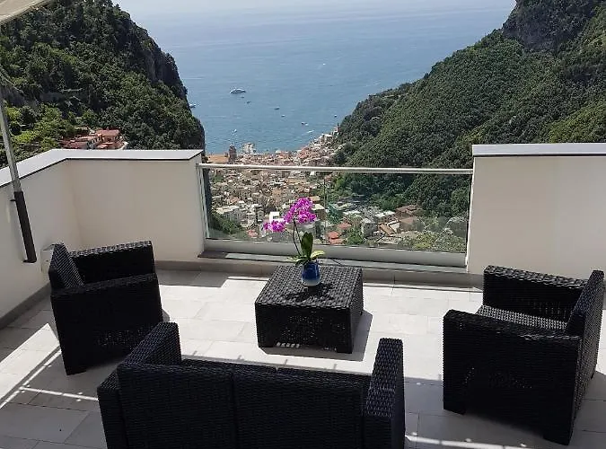Admiring Amalfi Scala